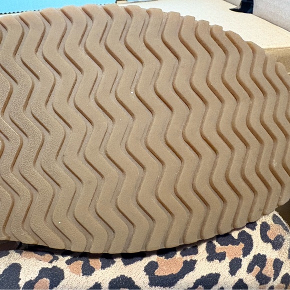 Toms Leopard Print Flats - Picture 5 of 11